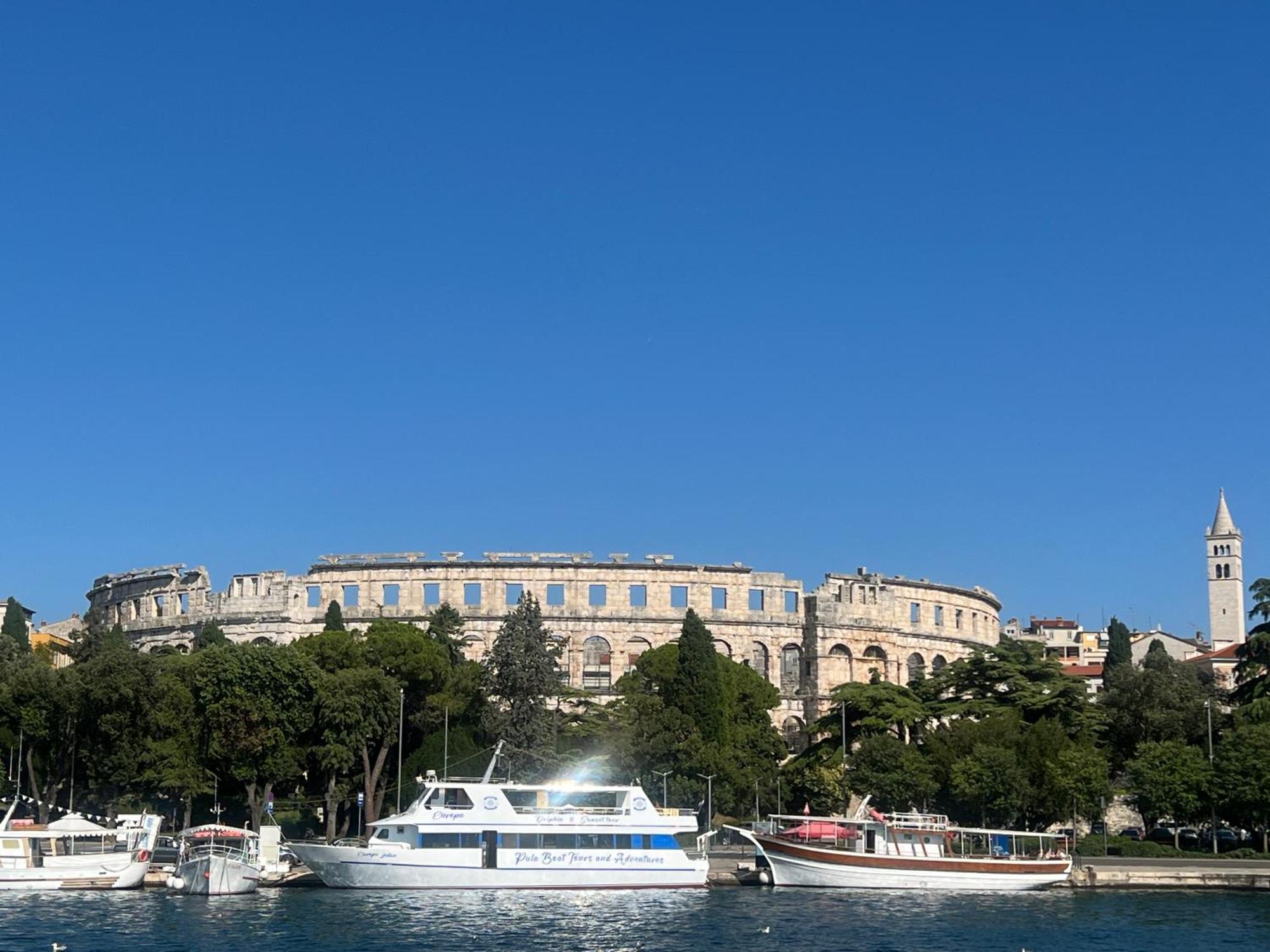 Lungo Mare Apartment With Terrace Pula Exterior foto